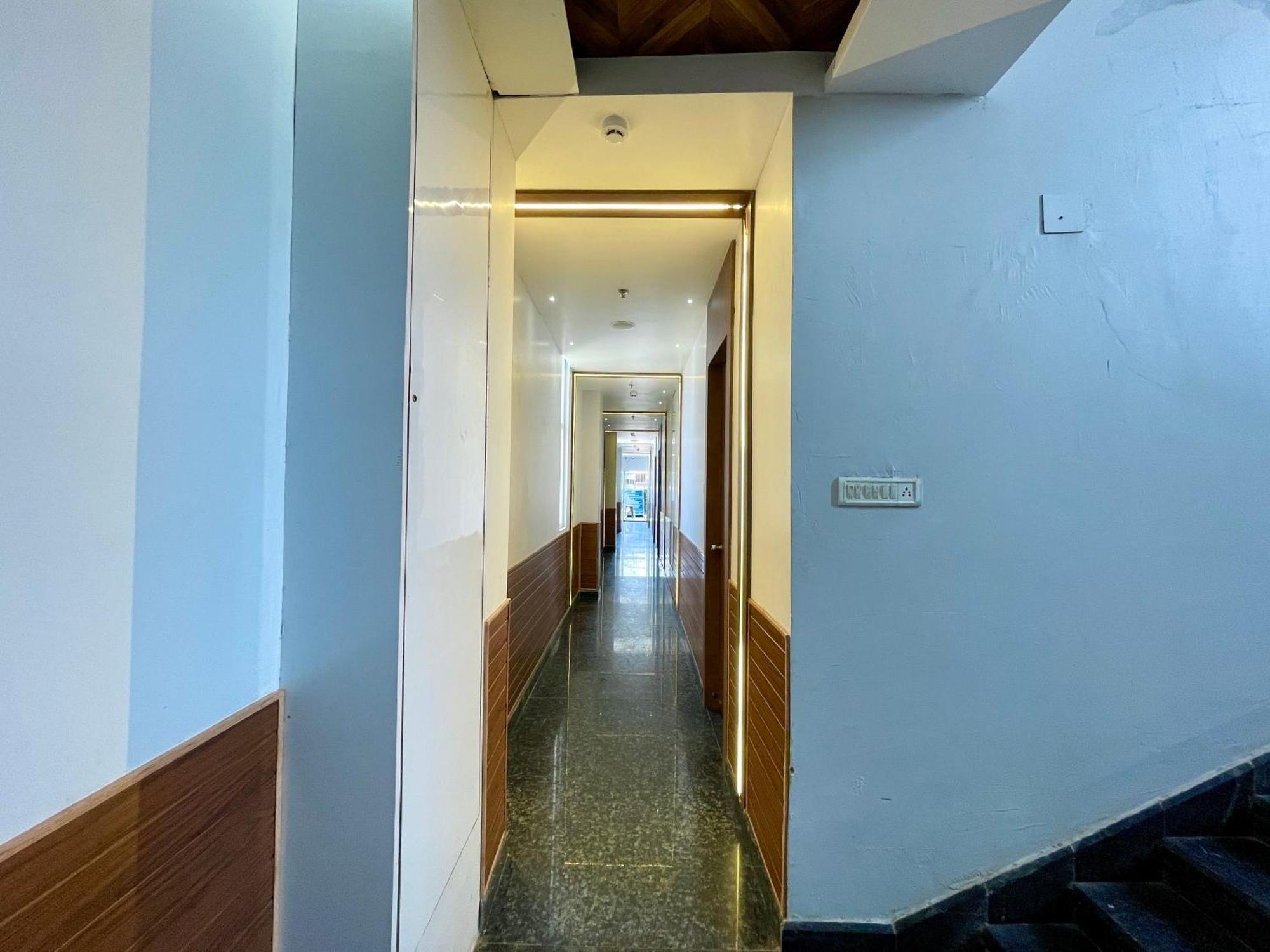 Hotel Tbs In Пурі Екстер'єр фото